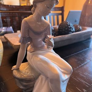 NAO by Lladro figurine. Spring Reflections Excellent condition no flaws